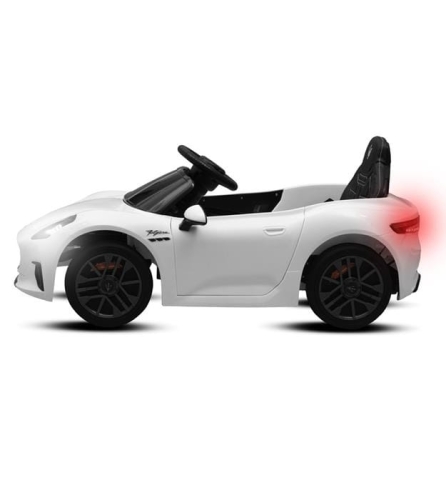 Maserati GranTurismo biały 2.jpg